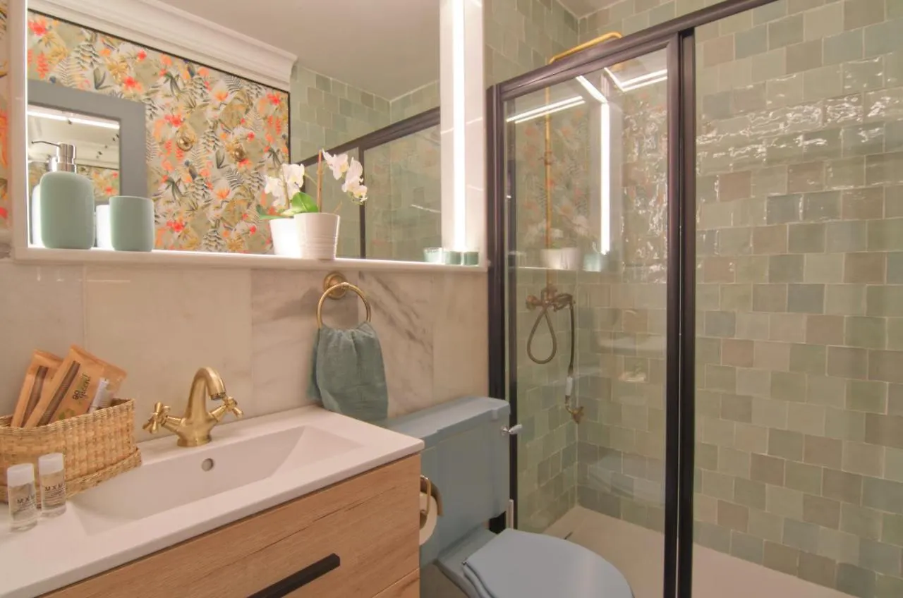 Mara'S Apartments Torremolinos La Mar - Beachfront Tiny House - Bajondillo